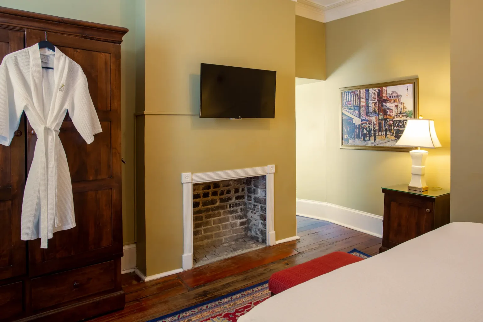 the accessible king room at the Marshall House hotel
