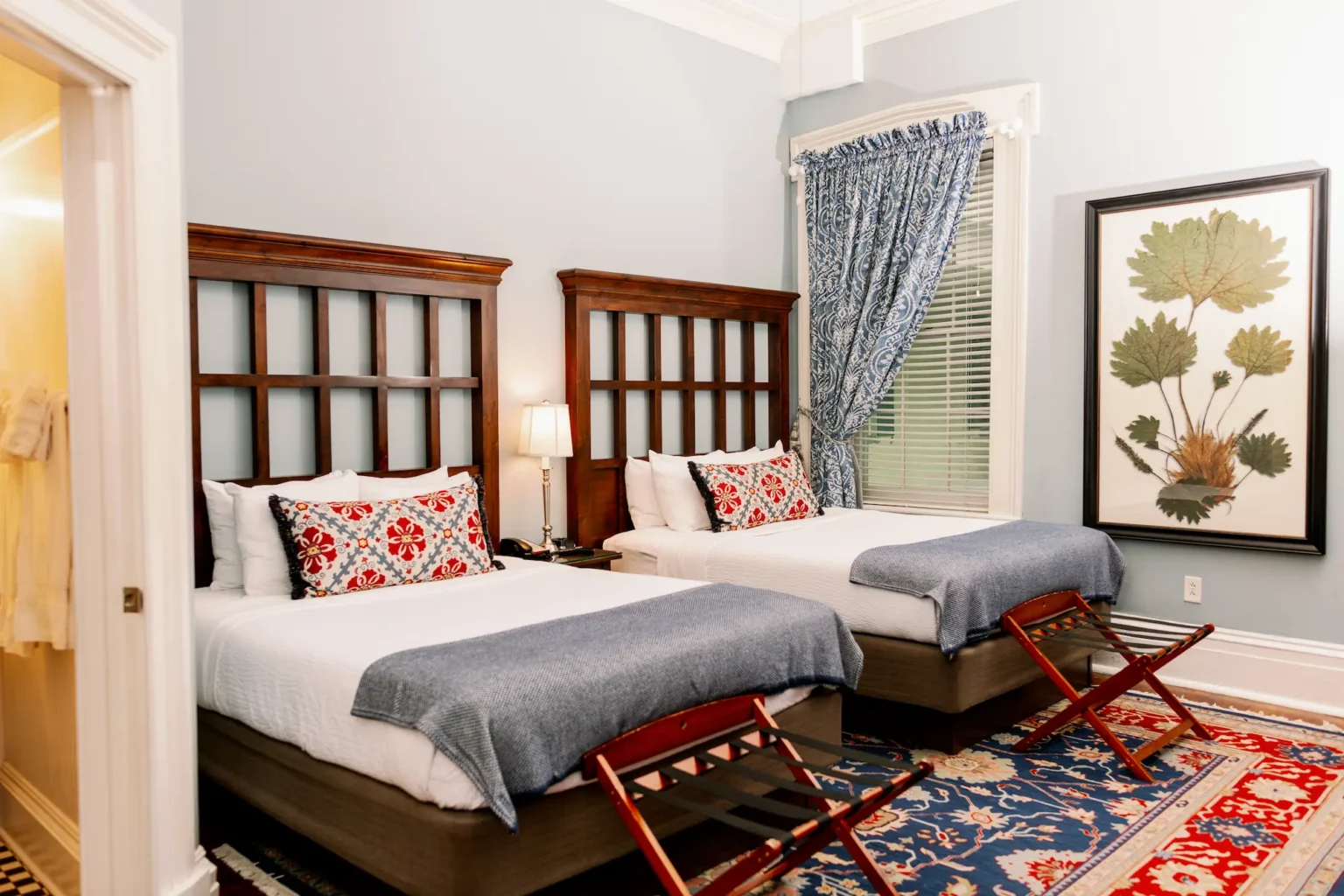 the double queen room at the Marshall House hotel