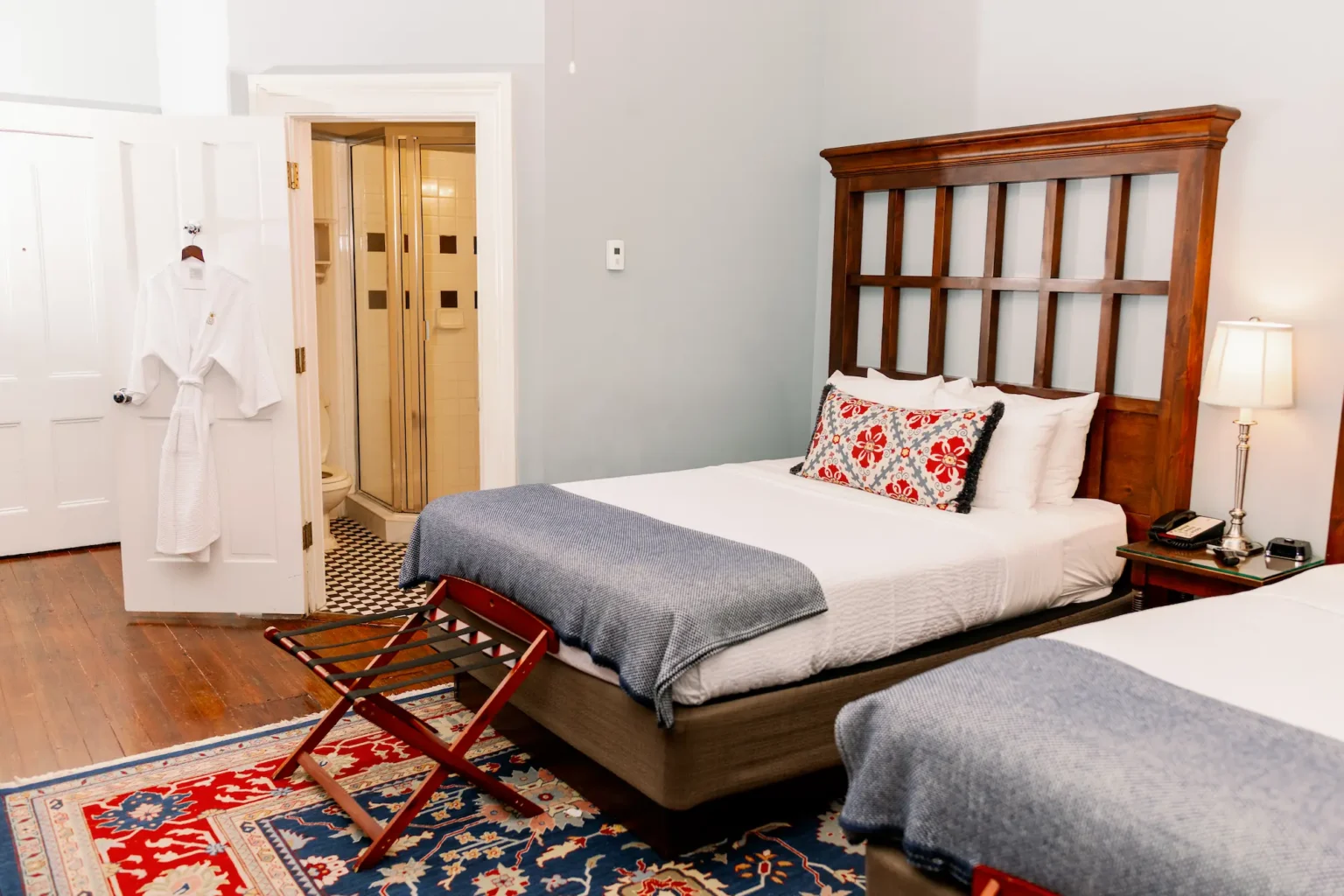 the double queen room at the Marshall House hotel