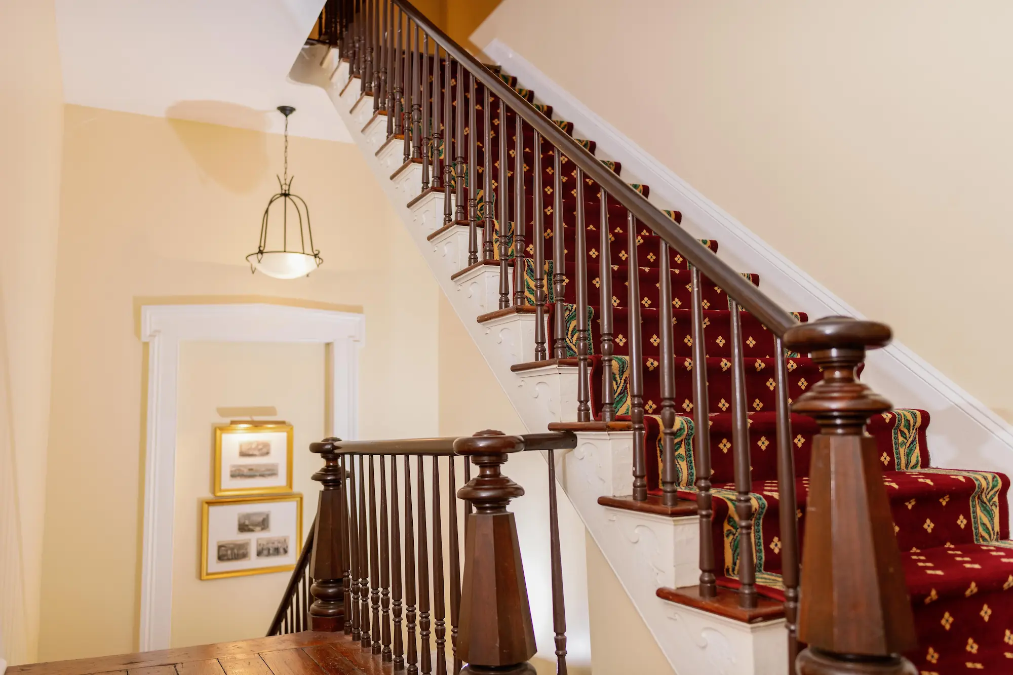 the staircase at the Marshall House in Savannah Georgia