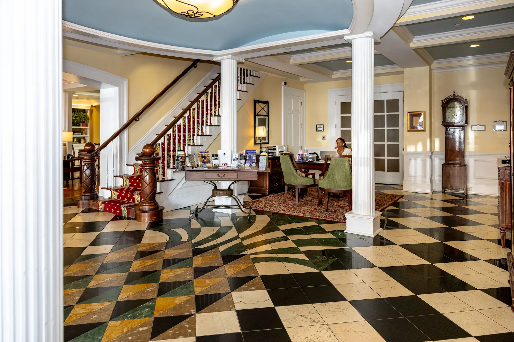the lobby of the Marshall House in Savannah Georgia
