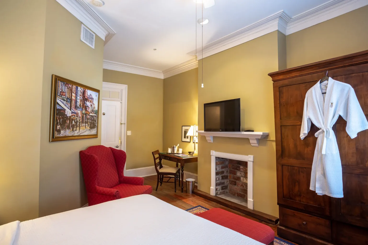 the superior king room at the Marshall House hotel