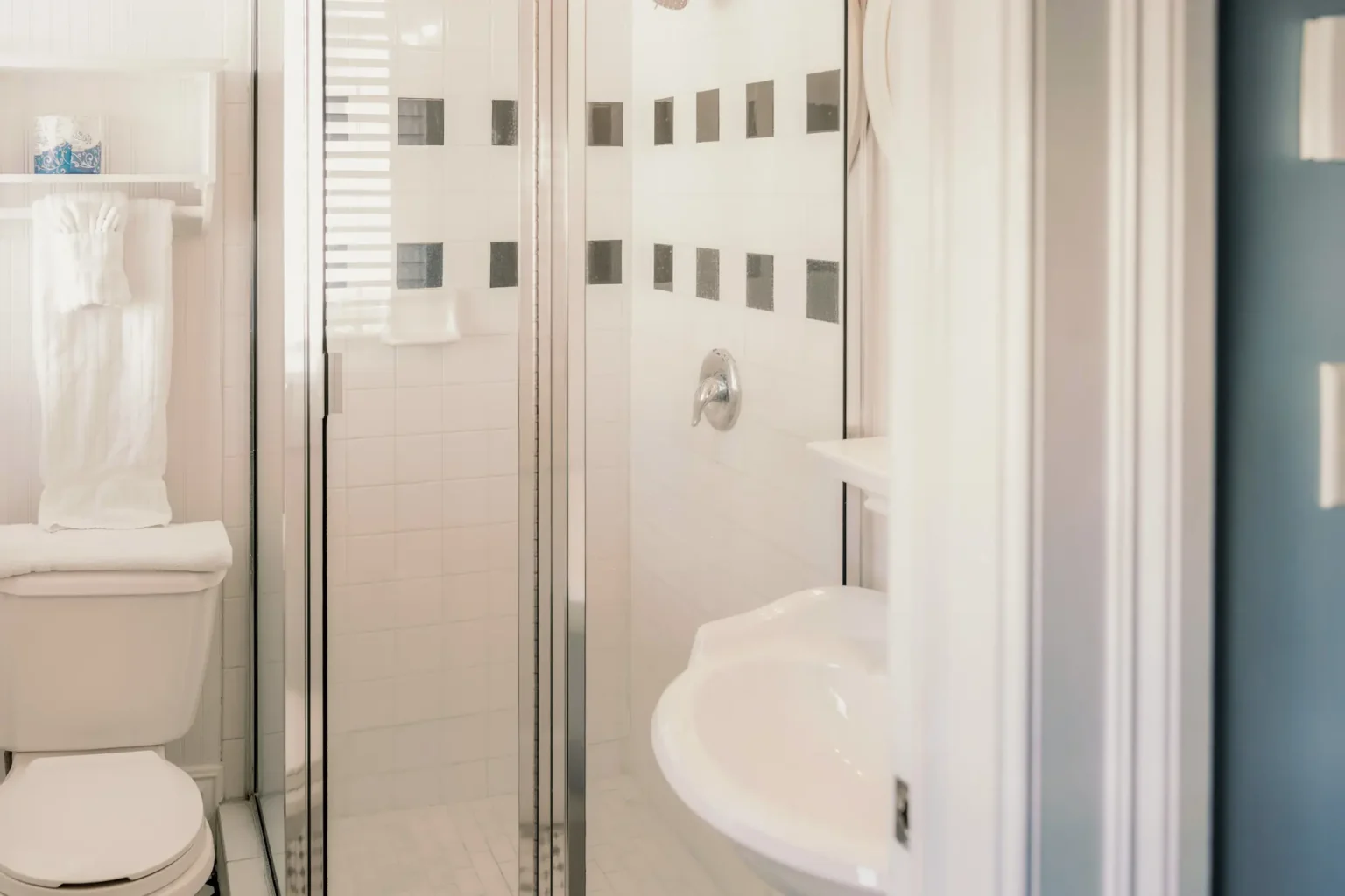details of the bathroom of the superior king room at the Marshall House hotel