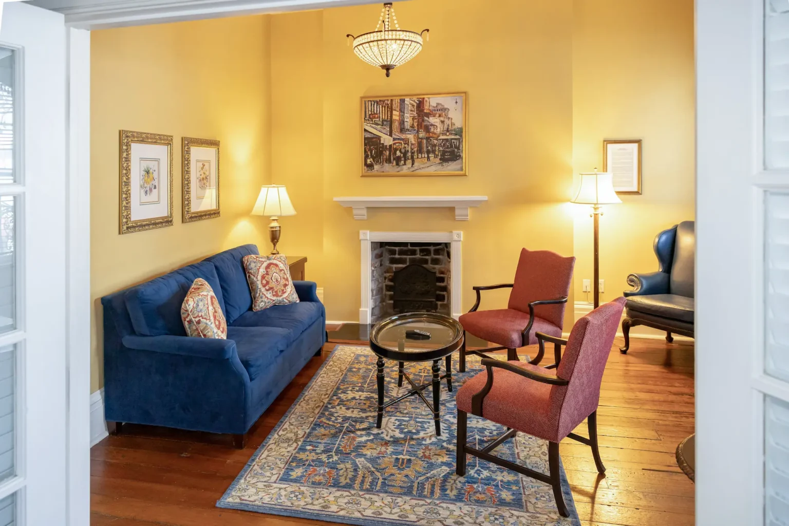 seating in the private lounge of the Mary Marshall Suite at the Marshall House hotel